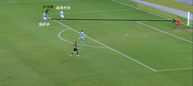  国际米兰防线失误送乌鸡三分  